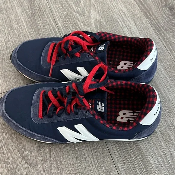 EUC New Balance 410 Women’s Size 7.5 Blue and Red - Picture 2 of 5